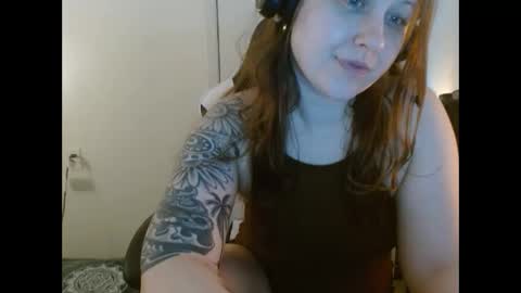 Snapshot of d_a_i_s_y chatting on March 9, 10:52 am Daisy online show from March 9, 10:52 am