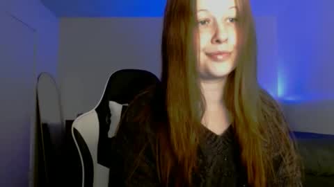 Snapshot of d_a_i_s_y chatting on February 23, 2:14 am Daisy online show from February 23, 2:14 am