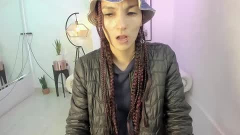 Snapshot of dafne_huges chatting on December 15, 12:06 pm dafne huges online show from December 15, 12:06 pm