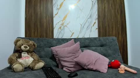 dahianaroa online show from February 21, 1:01 pm