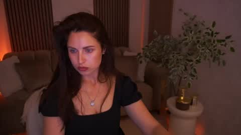 daiisybliss online show from July 13, 8:04 am