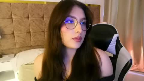 Lauren            online show from April 25, 1:41 pm