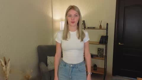 Snapshot of daisy_ward chatting on October 18, 7:22 am Alice online show from October 18, 7:22 am