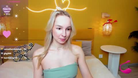 daisymellifluous online show from February 21, 6:36 am