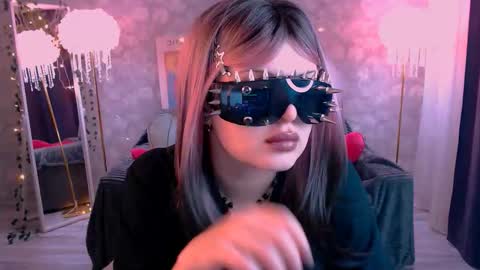 Daisy online show from March 7, 2:57 pm