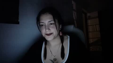 IG  dakotasofiaa online show from April 1, 1:39 am