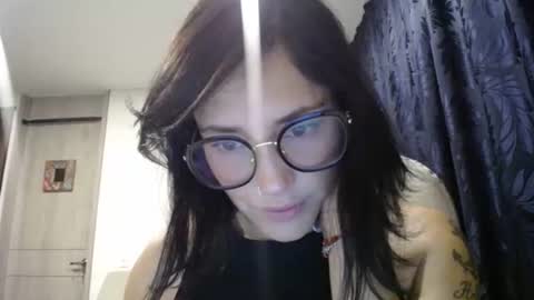 IG  dakotasofiaa online show from March 5, 1:42 am