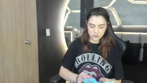 Dakota  online show from January 13, 1:04 pm