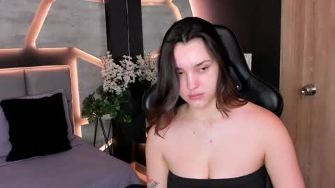 Dakota  online show from May 5, 8:45 pm