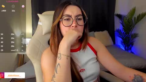 dakottaa__ online show from October 27, 11:43 pm