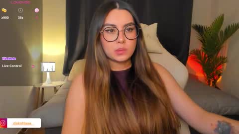 dakottaa__ online show from March 27, 11:38 pm