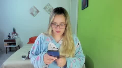 Dalila online show from November 26, 2:45 am