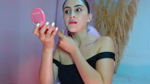 Danella Houston online show from April 10, 8:15 pm