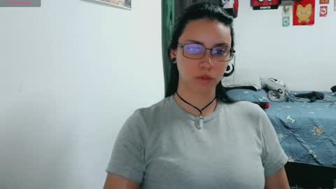 dani y jocelyn online show from March 29, 9:25 pm