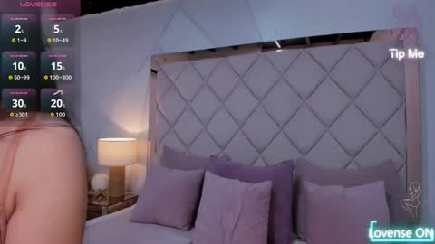 danielamonett online show from May 1, 12:19 pm