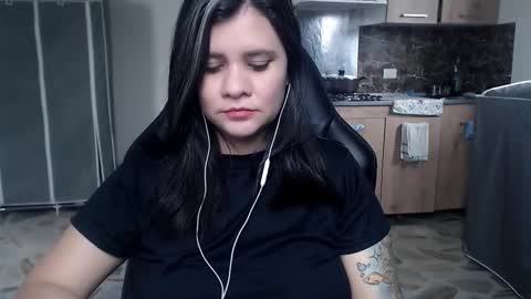 daniellerain online show from February 2, 8:30 pm