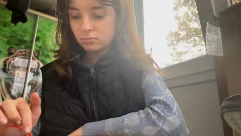 Snapshot of daniellevaulet chatting on October 26, 8:21 am Mia online show from October 26, 8:21 am