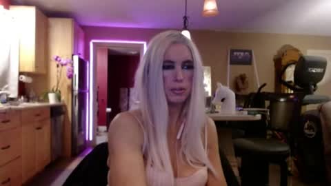 DanikaWhite69 online show from May 27, 12:13 pm