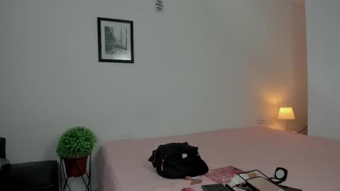 danka_smith online show from September 11, 10:10 pm