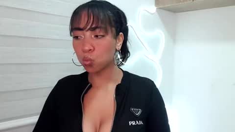 Danna  Ross online show from December 3, 3:42 am