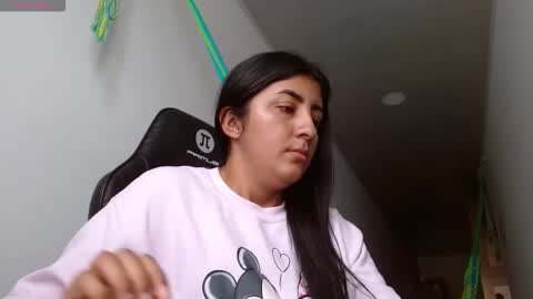 Snapshot of danna_peterson chatting on October 29, 6:43 pm Danna online show from October 29, 6:43 pm