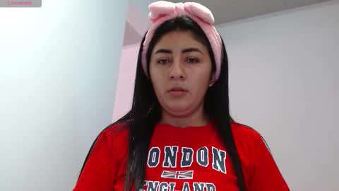 Snapshot of danna_peterson chatting on October 31, 8:24 pm Danna online show from October 31, 8:24 pm