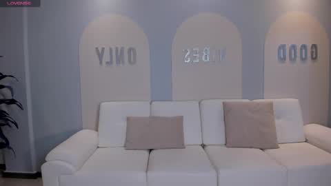 Danna Cruz  online show from February 23, 11:25 am