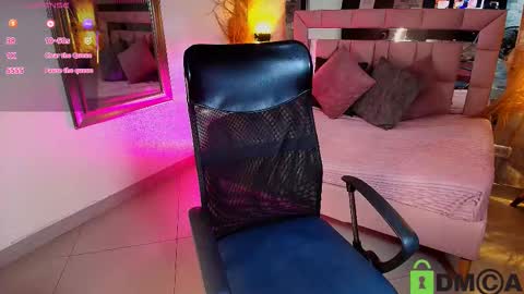 daphne_walton online show from March 24, 10:20 am