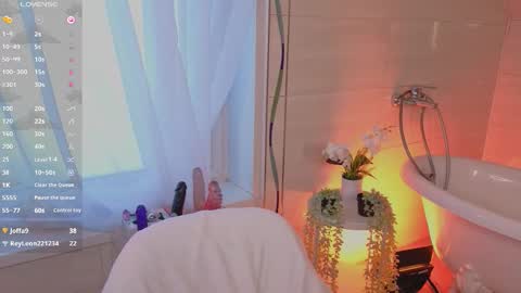 Lola online show from February 3, 6:40 am