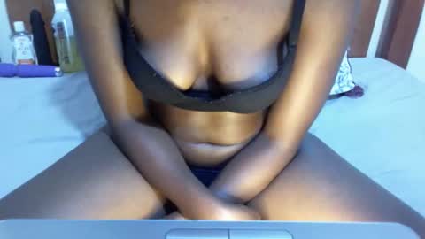 darkskinebony online show from November 5, 11:21 pm