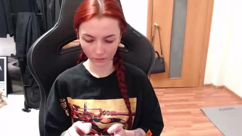 Snapshot of dead_girll chatting on January 19, 8:51 pm freak online show from January 19, 8:51 pm