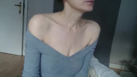 Snapshot of deessedivine chatting on October 20, 2:42 pm KamiDevi online show from October 20, 2:42 pm