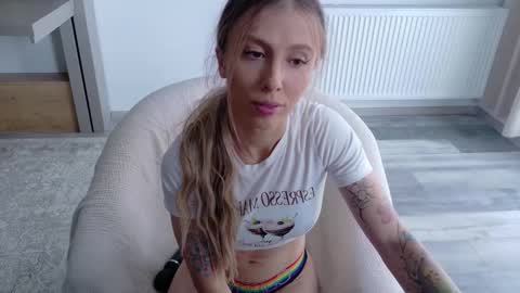 Snapshot of deidi_sweet chatting on October 21, 12:20 pm Di online show from October 21, 12:20 pm