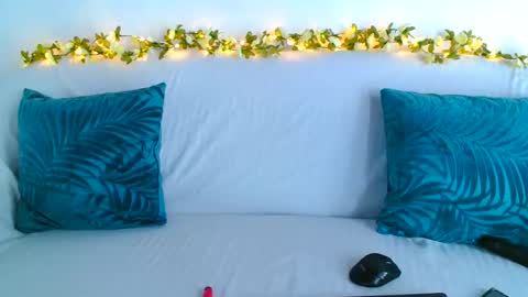 deliciaalove online show from March 4, 8:49 pm