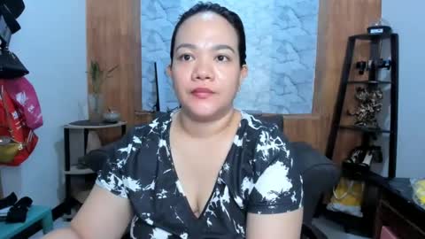 delightfulcurvy online show from February 17, 9:35 am