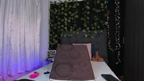 Delilah  online show from December 14, 9:20 pm