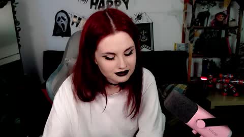 dellacrush_ online show from November 1, 3:05 pm