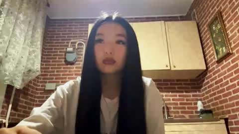 Emma online show from November 14, 1:22 pm