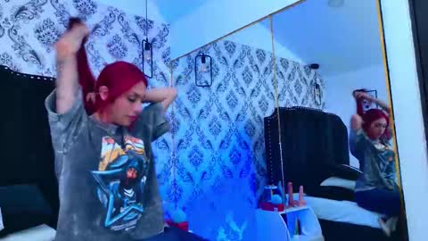 Derieri D online show from February 8, 7:50 pm