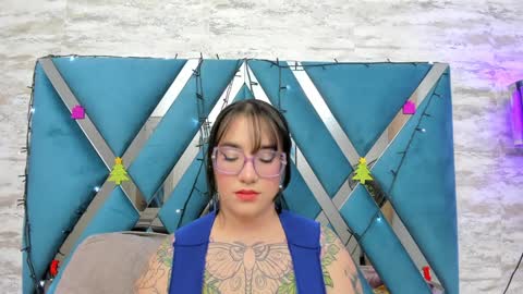 Snapshot of deva_blue chatting on December 14, 4:23 am Deva Blue online show from December 14, 4:23 am