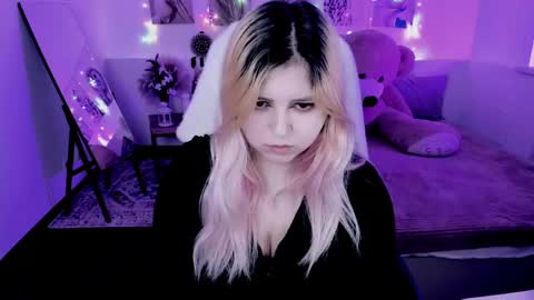 Dia online show from April 11, 7:28 pm