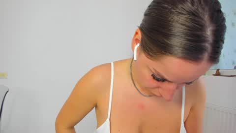 diamondkay_ online show from April 1, 8:04 am