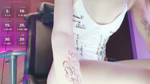 Reina online show from March 18, 2:11 pm