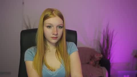 DirtyChloe18 online show from May 19, 12:45 pm