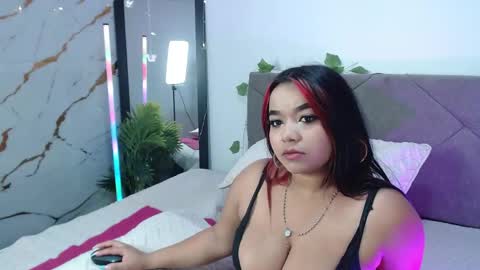 disyamil_pineda online show from May 13, 3:01 am