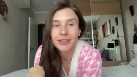 Snapshot of divine_beauty_girl chatting on February 6, 9:32 am Valerie online show from February 6, 9:32 am