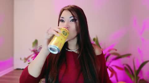 DivineLynn online show from February 1, 1:54 pm