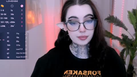 dixipixi_ online show from January 24, 5:42 am