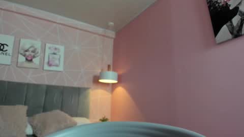 Call me Zoe  online show from February 18, 5:20 am