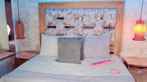 dollydarla online show from May 15, 11:35 am